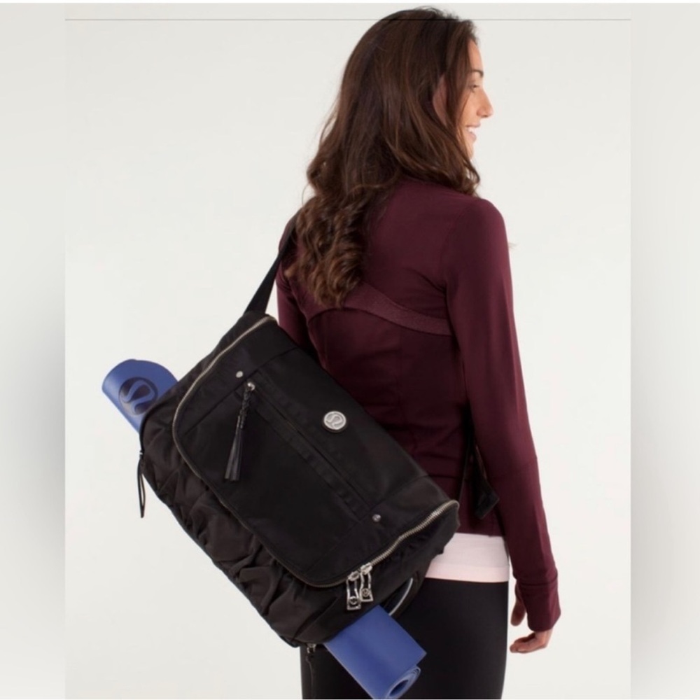 Lululemon Yoga Moto Messenger Bag *like new
